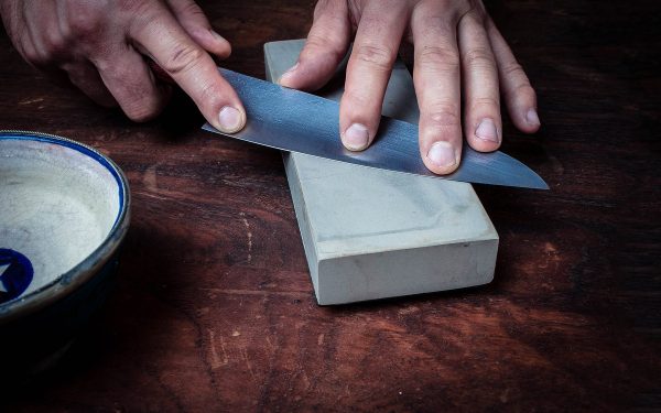 Knife sharpening by hand - Artisan Knives